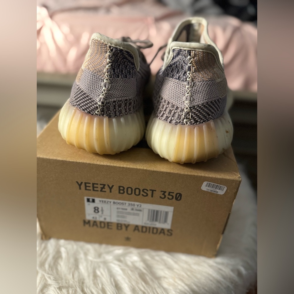 Yeezy Boost 350 V2- Ash Pearl - Picture 5 of 9